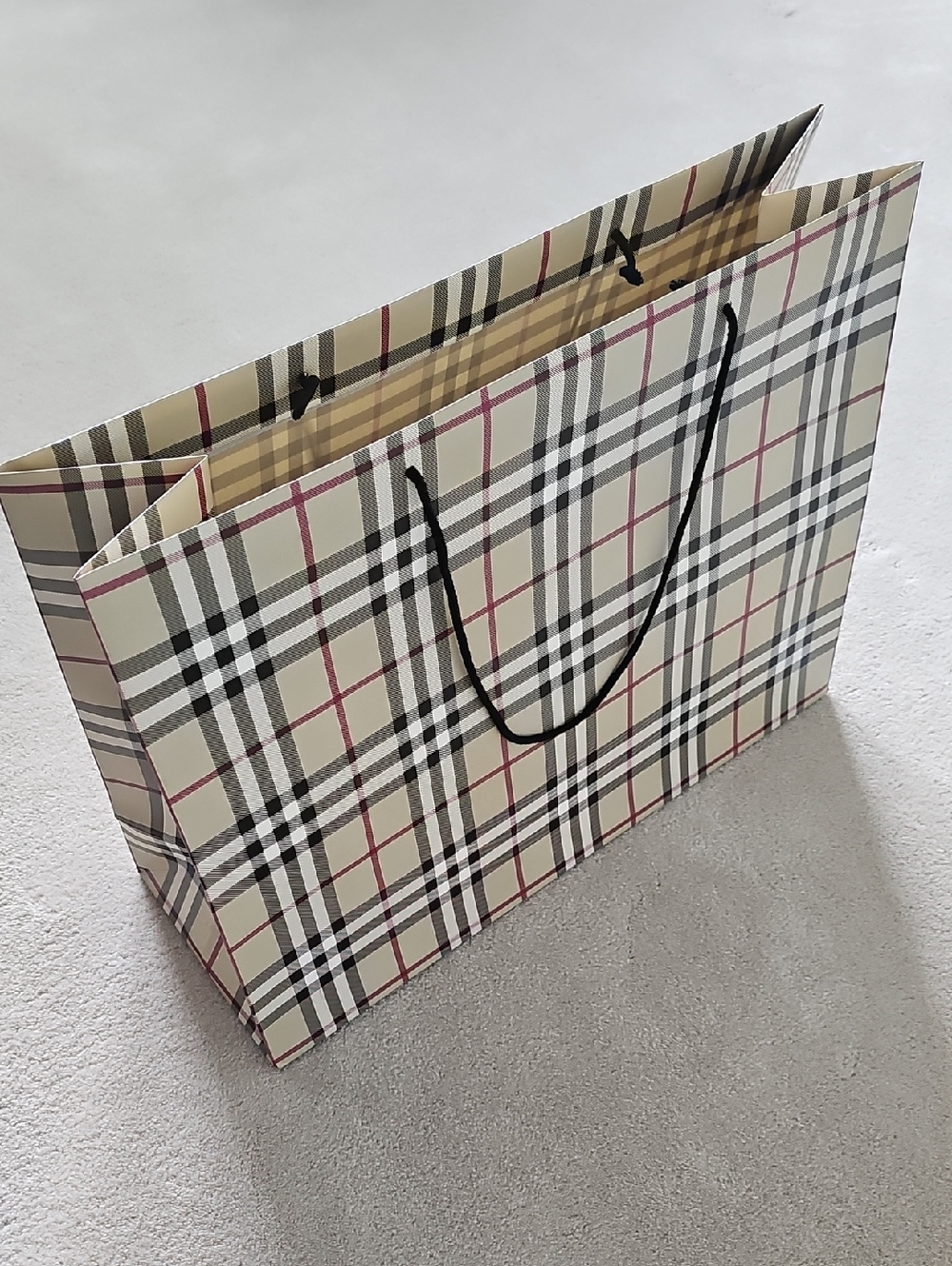Burberry xl paper shopping bag